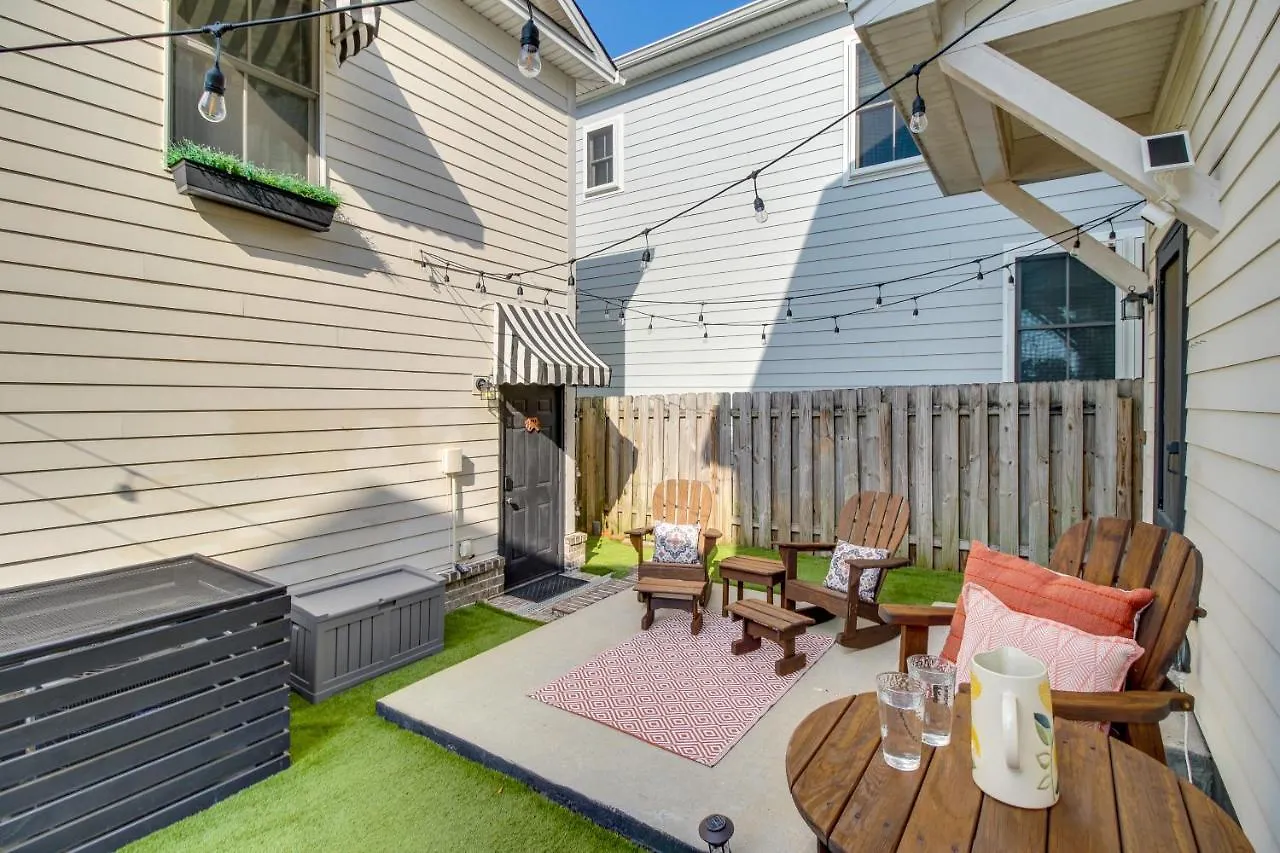 Cozy Savannah Vacation Rental With Fenced Courtyard! 公寓