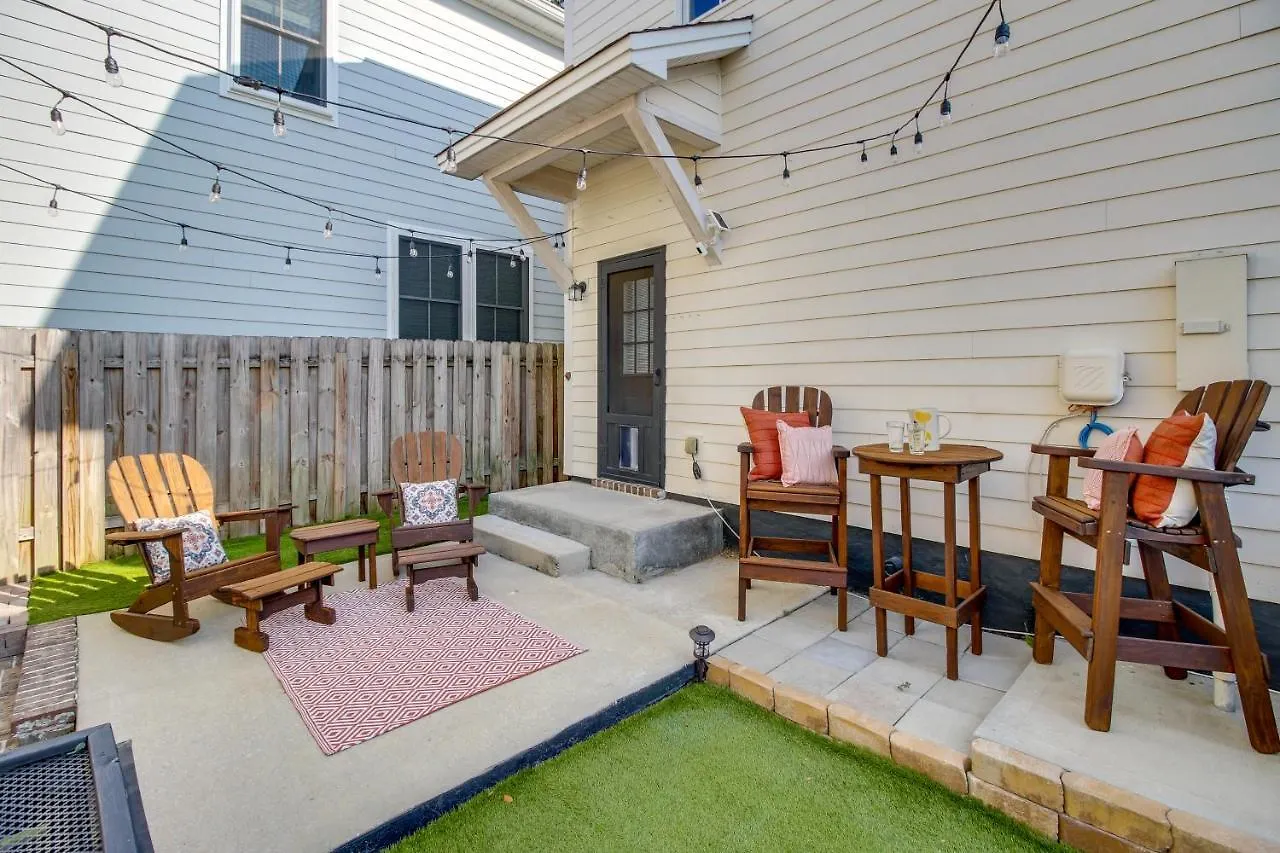 Cozy Savannah Vacation Rental With Fenced Courtyard! 0*,