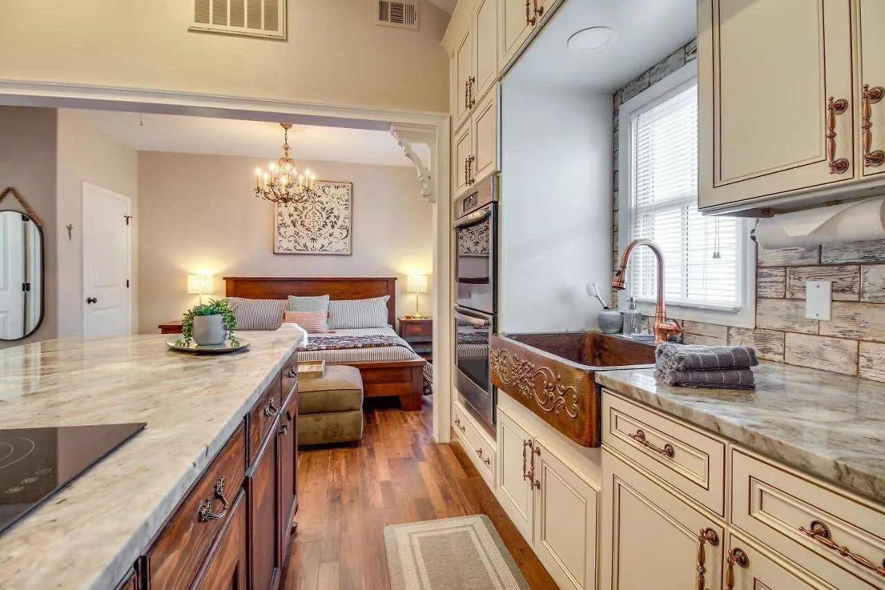 Cozy Savannah Vacation Rental With Fenced Courtyard! 0*,  美国